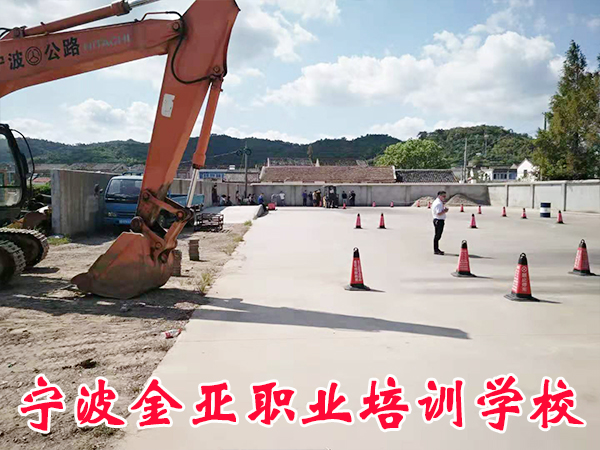  一年一度公路局机械技能竞赛开启培训