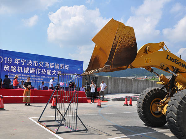 2019年公路局筑路机械设备技能竞赛顺利开展