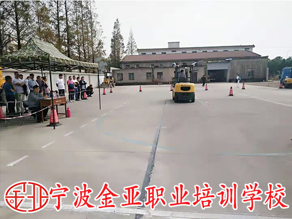 10月份叉车证件考试场景
