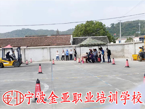 10月份叉车证件考试场景
