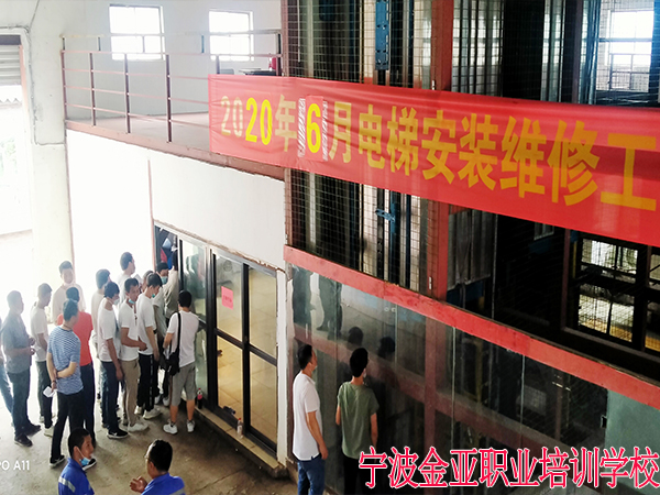 电梯中高级工考试进行中