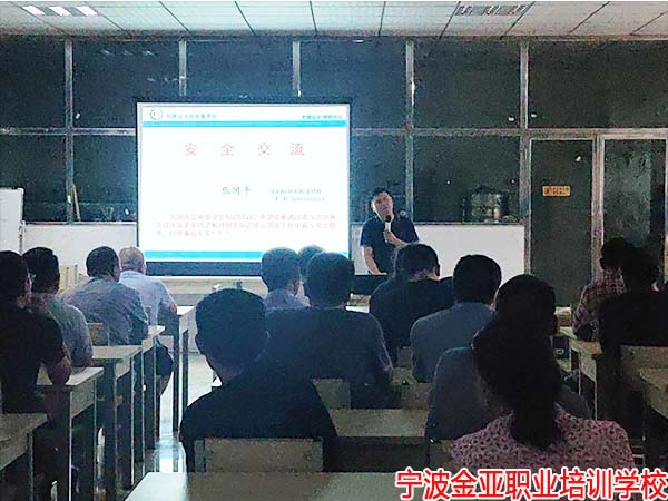  我校开展企业员工岗前培训